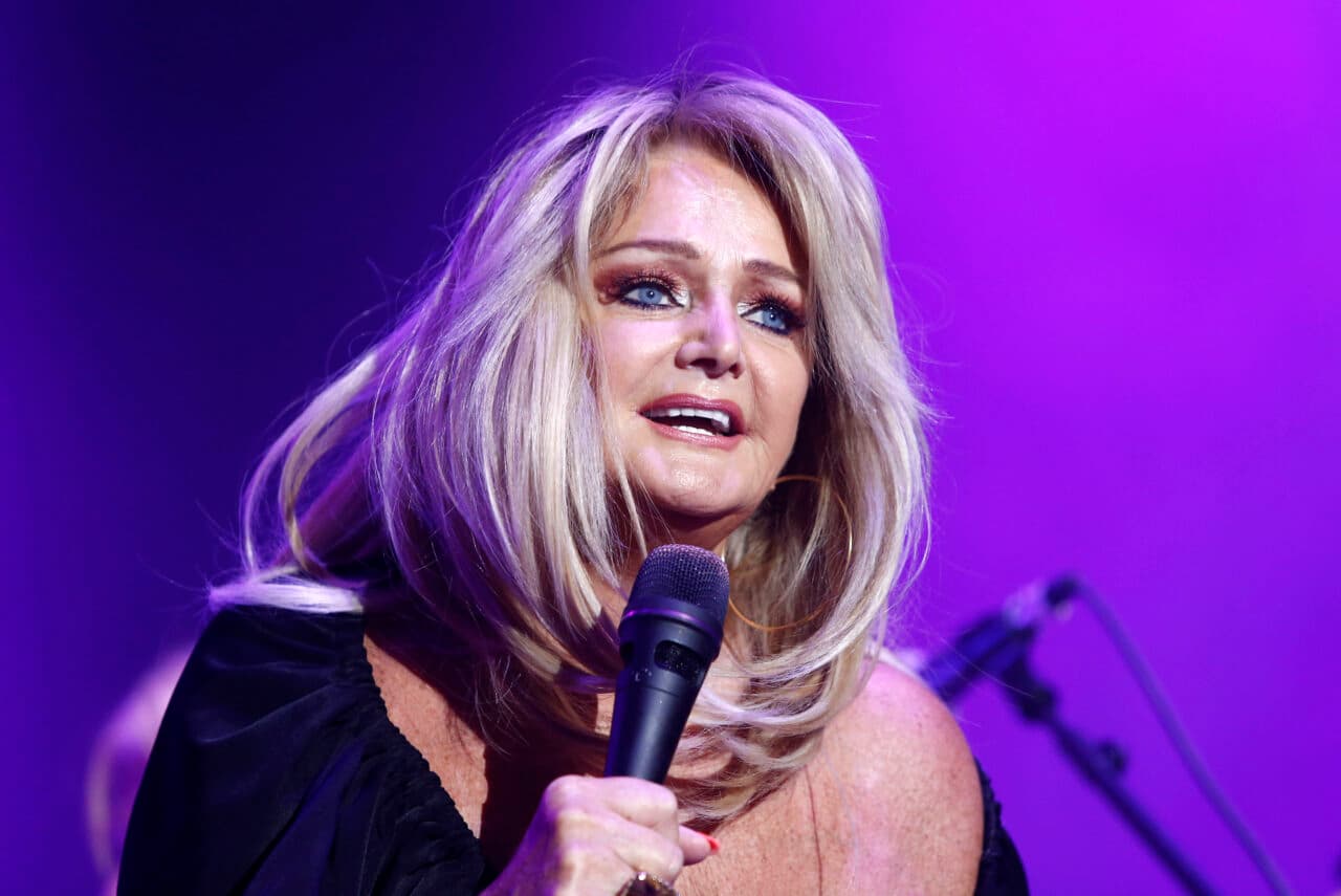 Cântăreața Bonnie Tyler, în stare critică la ATI. Legenda muzicii rock, în comă după o intervenție chirurgicală de urgență