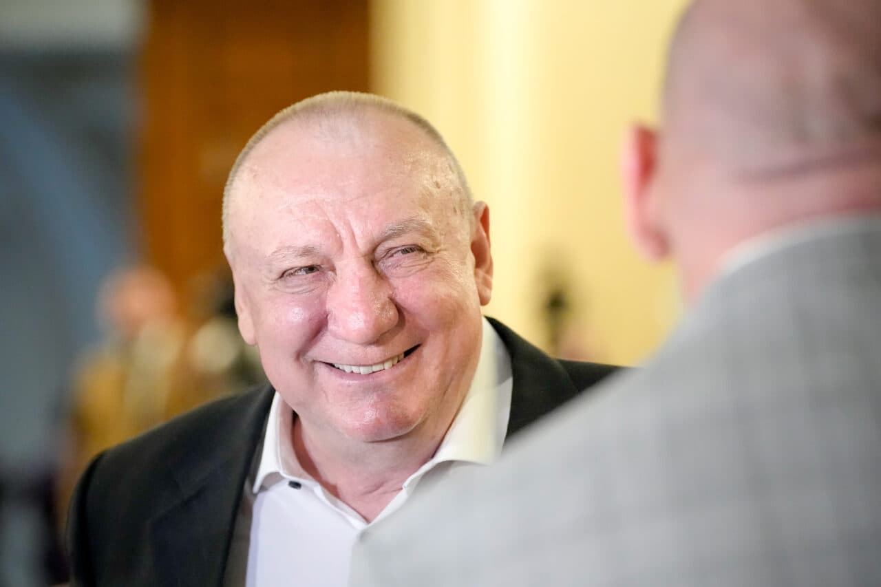 Adrian Bumbescu a ajuns la Urgențe după ce i s-a făcut rău pe stadion. În ce stare se află fostul mare fundaș al Stelei