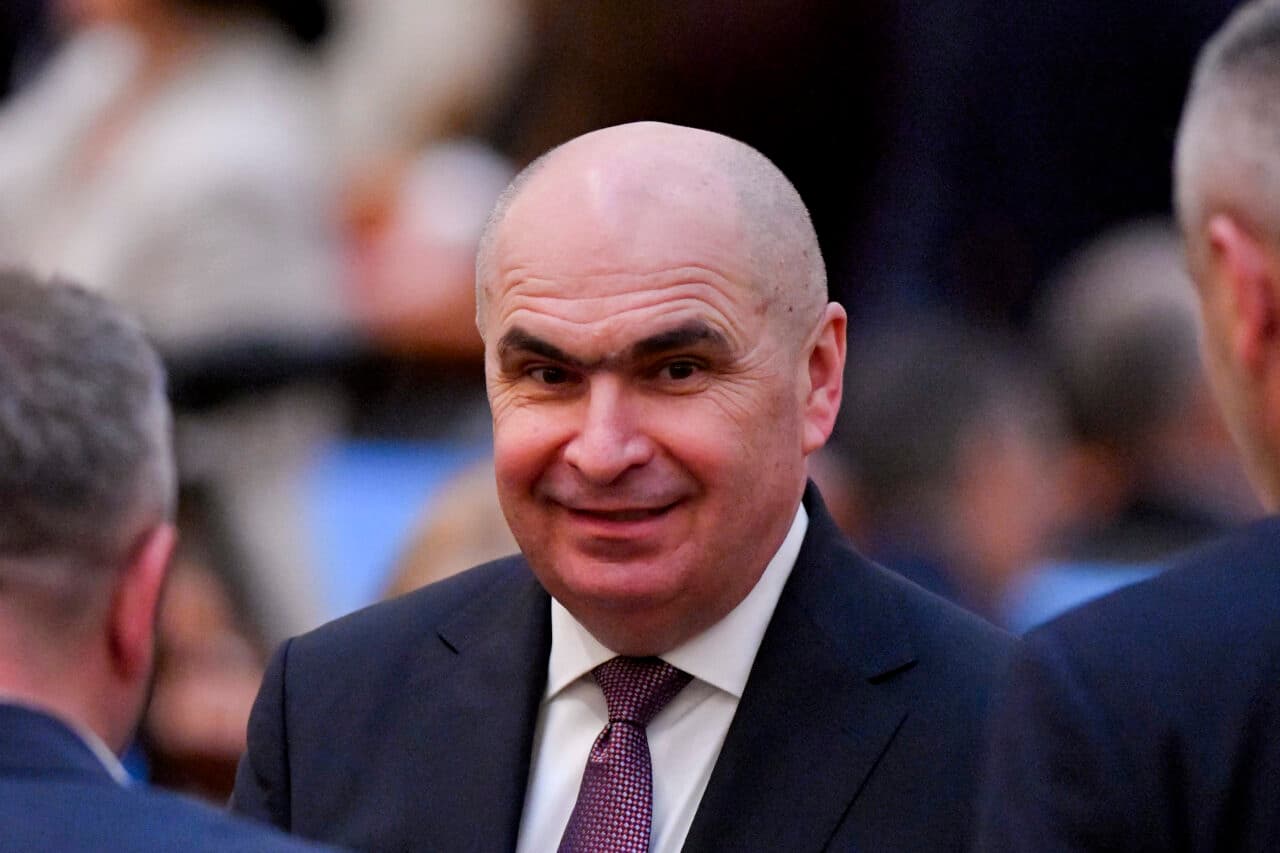 Bolojan confirmă discuțiile PNL cu parlamentarii neafiliați, care pot influența formarea guvernului: „Au o pondere mai mare decât grupul UDMR”