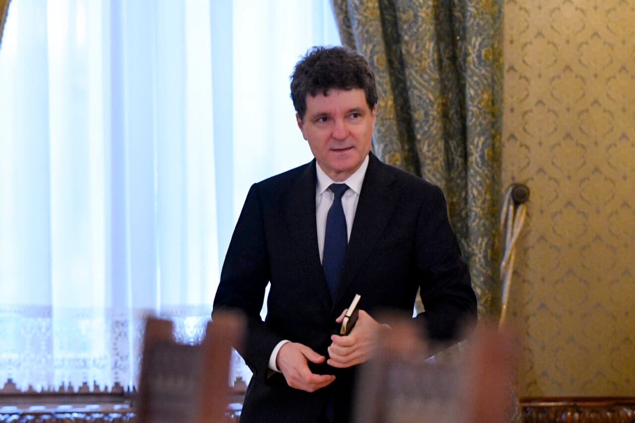 Momentul T-Zero pentru un nou guvern. Nicușor Dan discută astăzi cu partidele parlamentare pentru desemnarea candidatului de premier. Cine merge la consultări și la ce ore