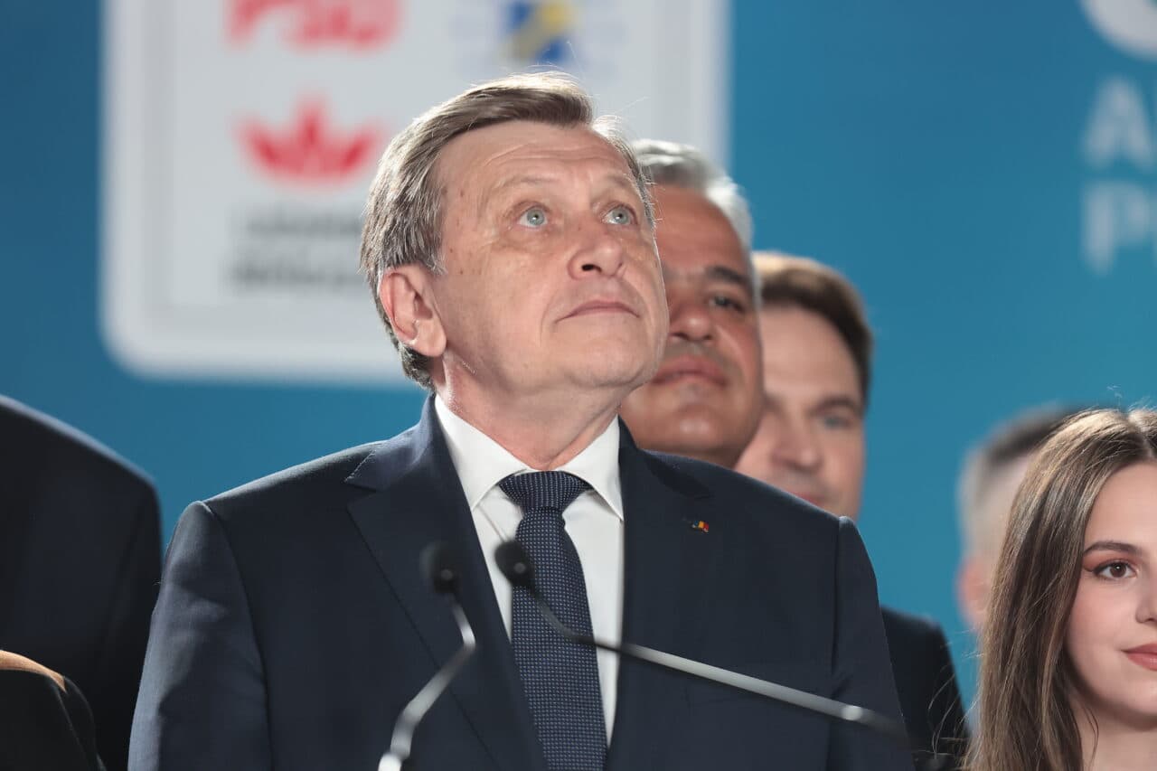 Crin Antonescu mărturisește că nu îl poate ierta pe un singur om politic. Culmea, au fost colegi de partid mai bine de 20 de ani. Ce îi reproșează