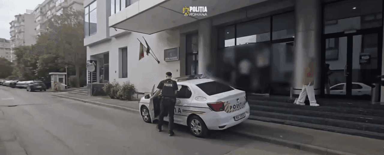 Polițiștii au reținut doi tineri care dansau pe morminte, în Cimitirul Bellu. Este vorba de o femeie de 24 de ani și un adolescent de 19 ani