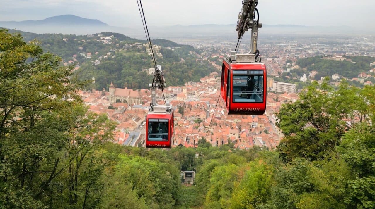 Primarul orașului Brașov are soluția la criza de pe Tâmpa. George Copos a amenințat că închide telecabina. „Pot să facă și câțiva pași pe jos”
