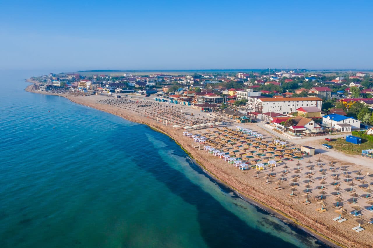 Turismul românesc, pe nisip mișcător. Diminuarea voucherelor de vacanţă și introducerea plafonului de 800 de lei au afectat „apetitul” pentru concedii