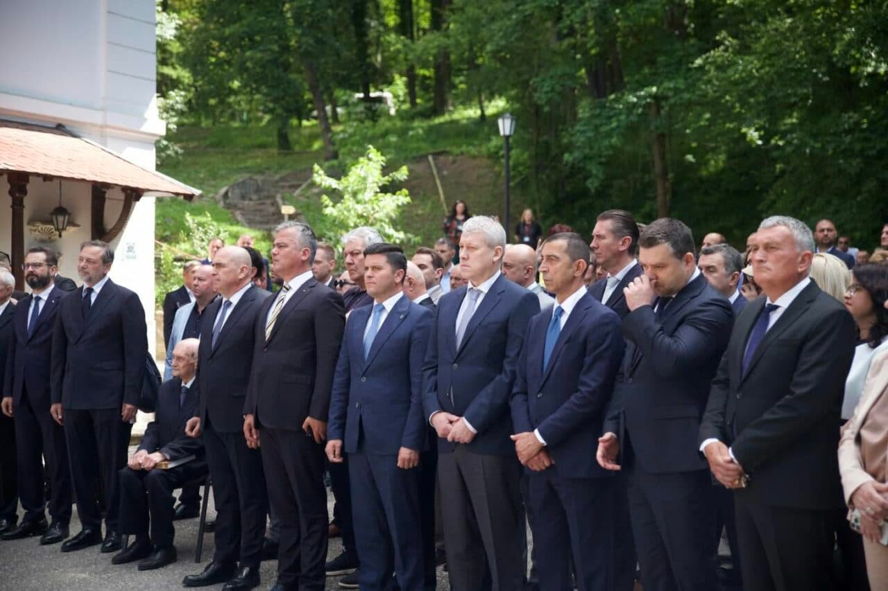 Au apărut primele voci cu greutate care îl susțin pe Adrian Veștea. Ce spun liberalii despre decizia lui Nicușor Dan de a-l desemna premier