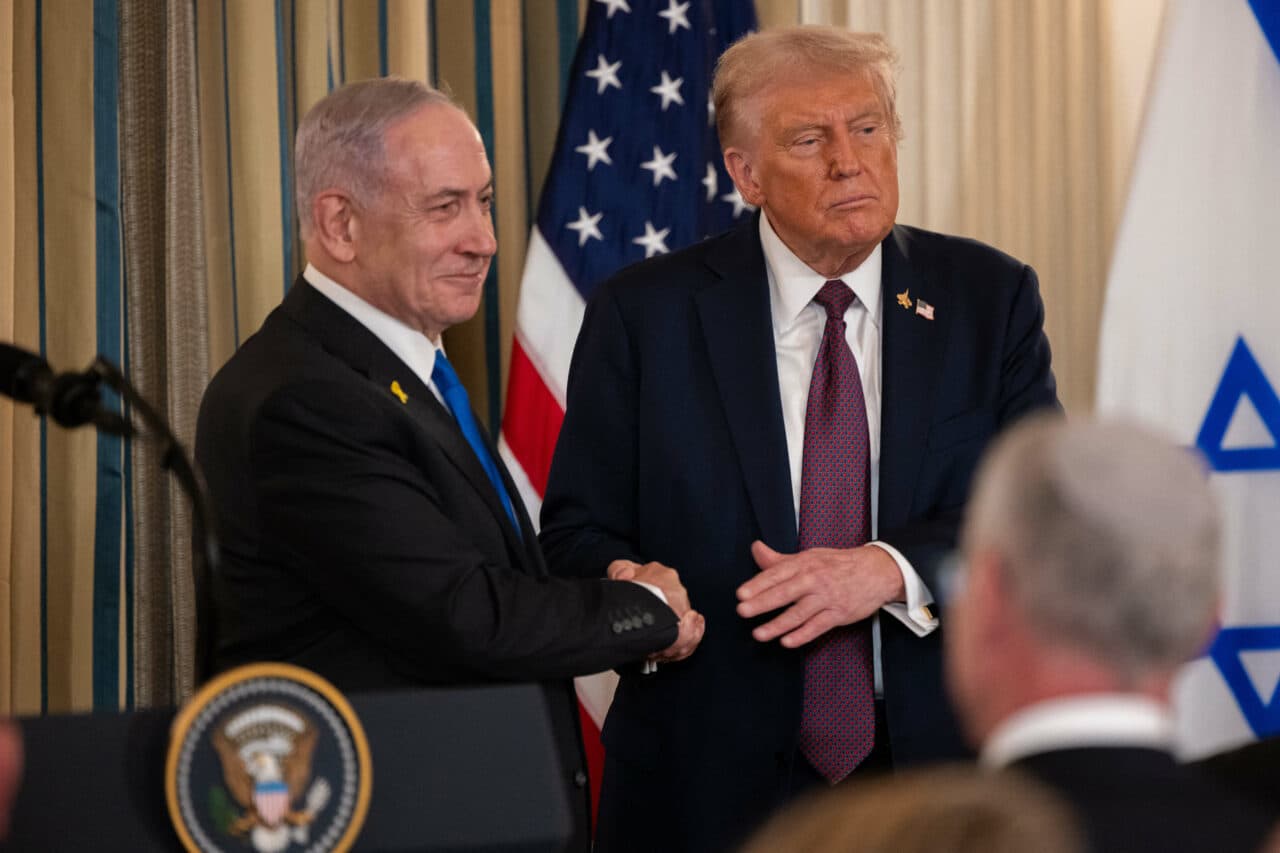 Trump susține că Bibi Netanyahu „nu va avea de ales” decât să accepte un acord negociat de SUA cu Iranul. „Eu iau deciziile“