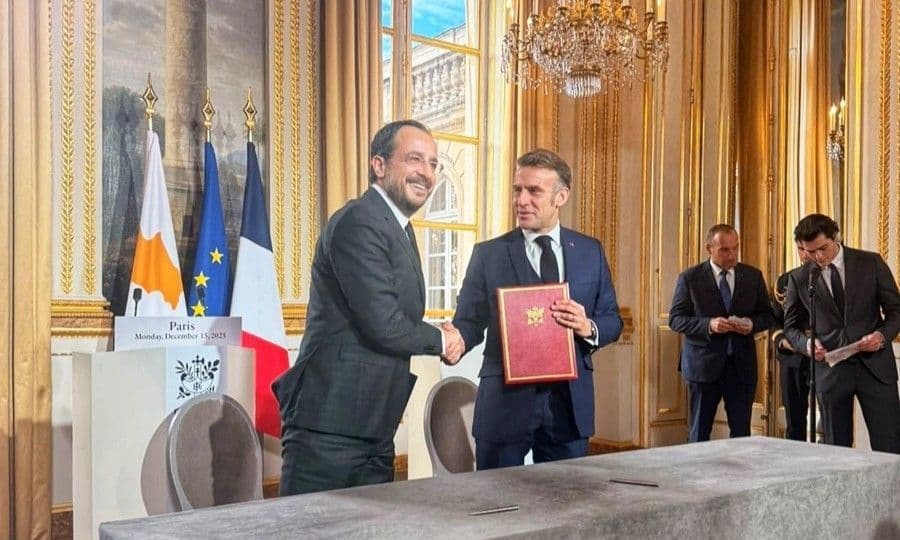 POLITICO: Franța și Cipru semnează un acord militar care permite desfășurarea trupelor franceze pe insulă