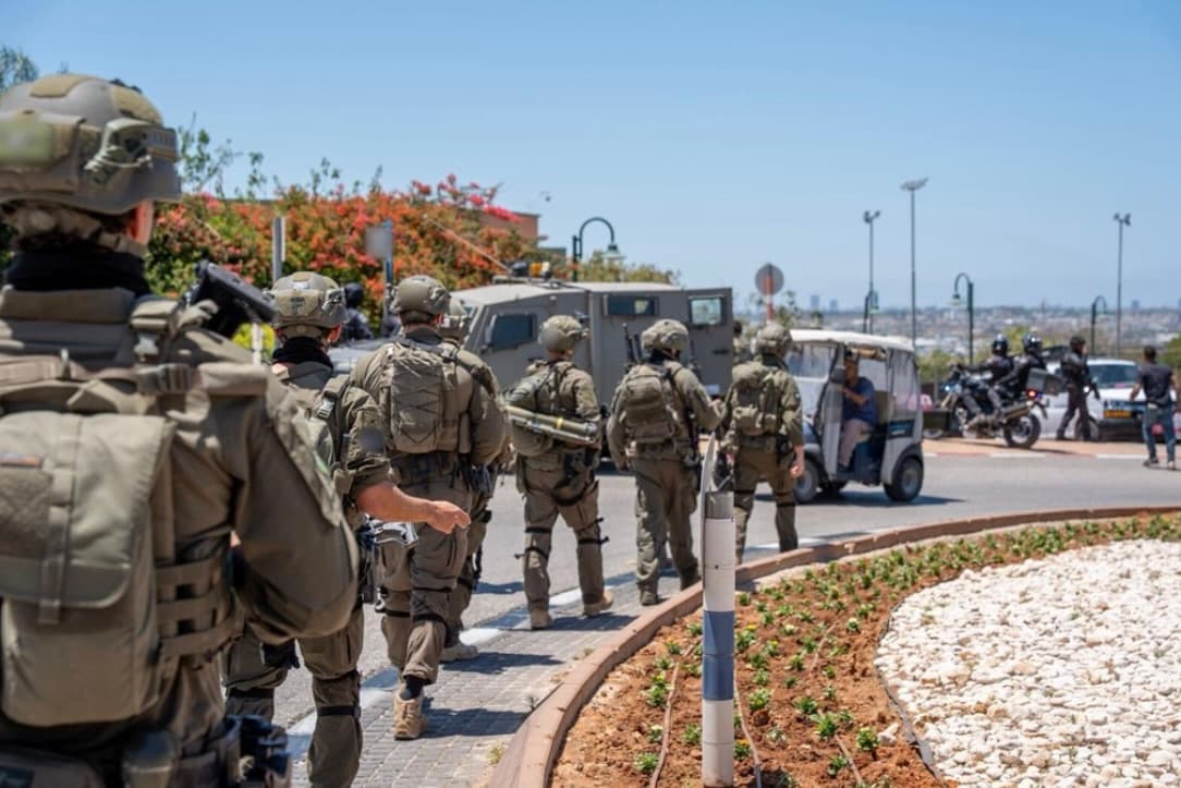 Atac armat în centrul Israelului: un mort și cinci răniți. Armata israeliană a lovit în paralel o suburbie din Beirut