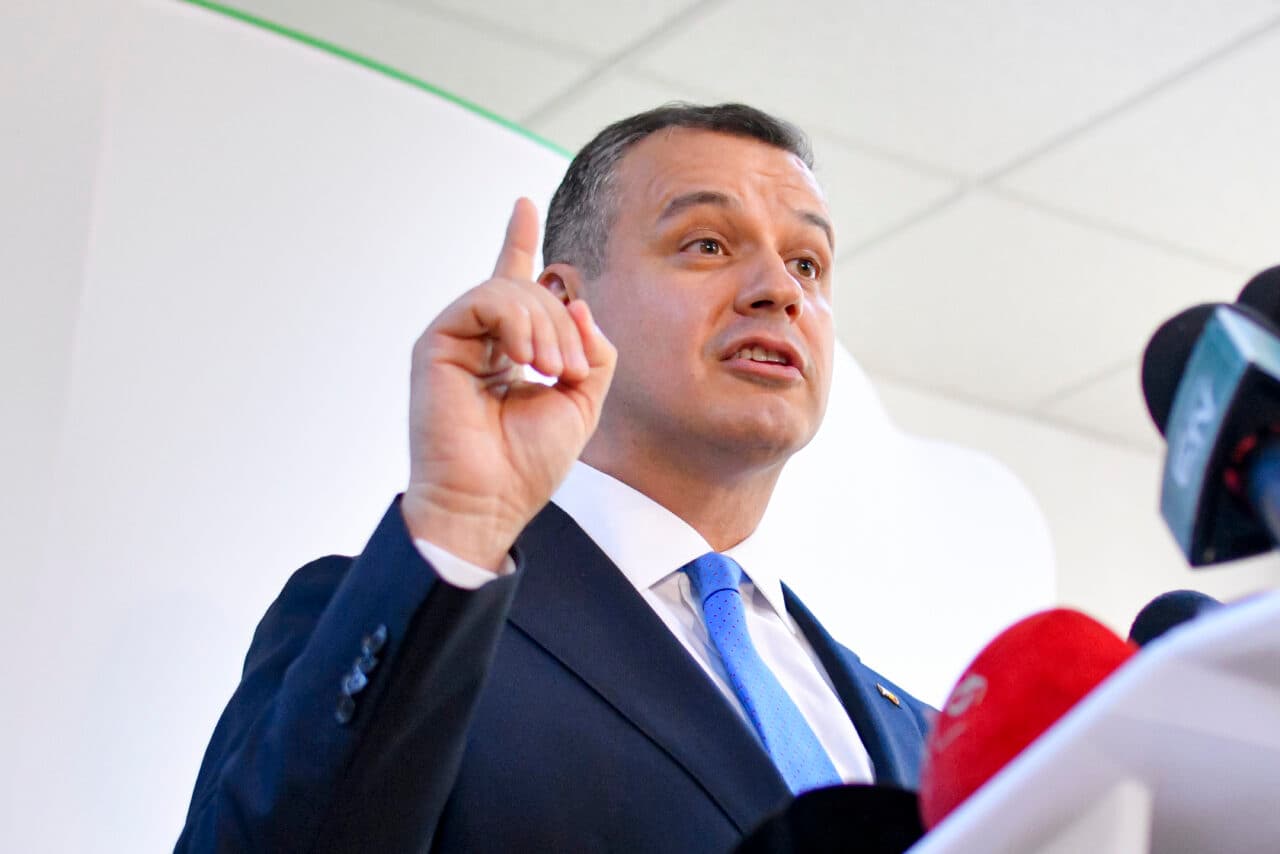 Programul de guvernare Tomac. Salariile profesorilor ar putea fi corelate cu veniturile din Sănătate. Ce arată documentul