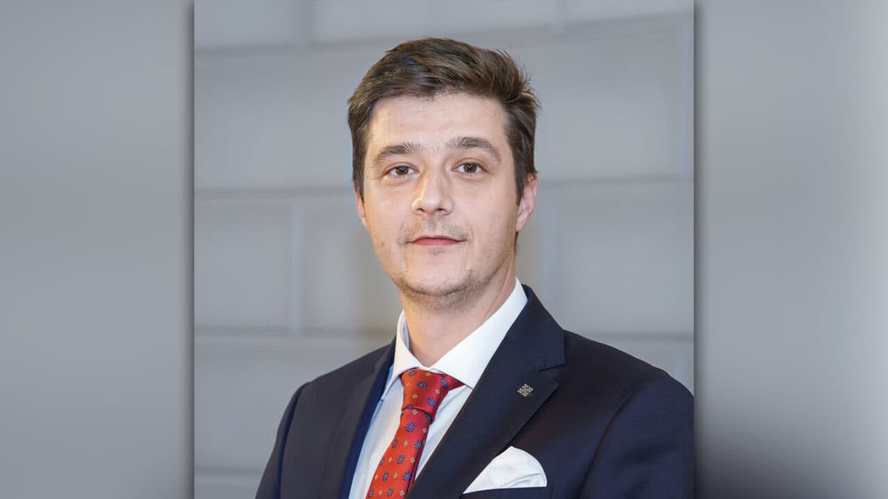 Cine este Cosmin Soare-Filatov, avocatul care a pus întregul sistem judiciar în dialog cu inteligența artificială