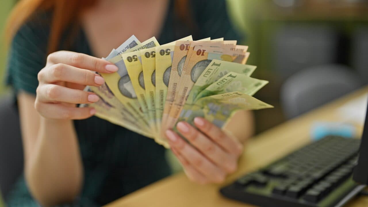 INS: Veniturile gospodăriilor au crescut cu 13,6% în 2025, dar cheltuielile au reprezentat 85,5% din total. Pe ce dau românii cei mai mulți bani lunar