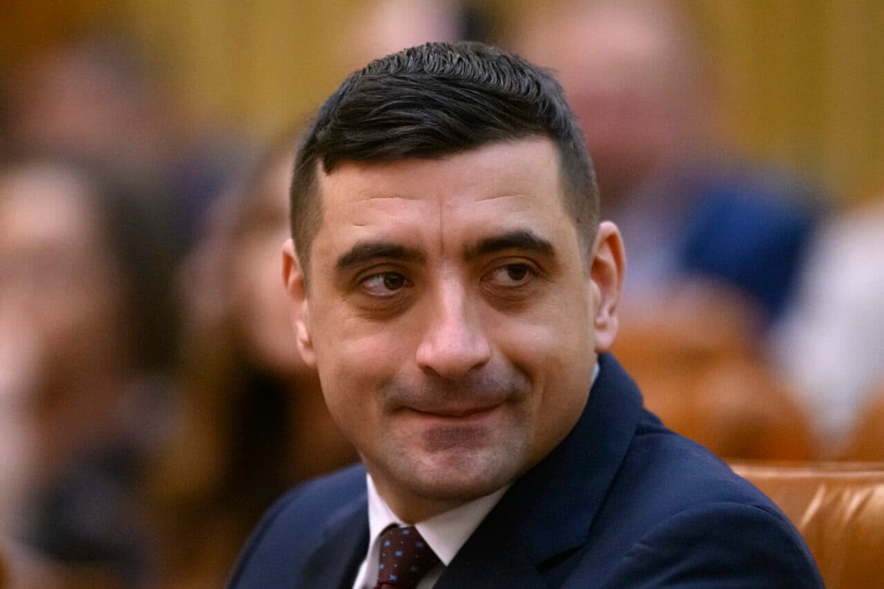 Simion râde de pe margine de fosta coaliție și publică o captură cu Kelemen Hunor. Ce vrea să spună liderul AUR