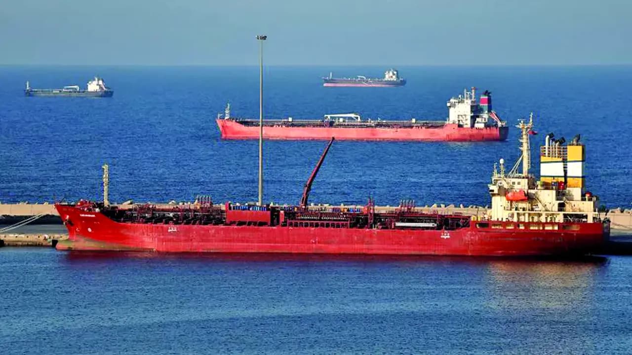 Prețul țițeiului Brent scade cu 2,3%. Indicii bursieri cheie din Japonia, Coreea de Sud și Taiwan cresc. Ormuz rămâne periculoasă pentru petroliere