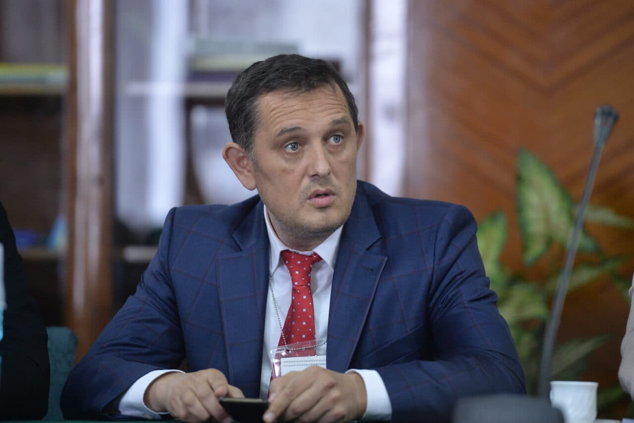 Gheorghe Piperea a găsit soluția pentru USR după cazul Romocean: „Poate ar fi mai eficient dacă ar fi stropiți cu apă sfințită”