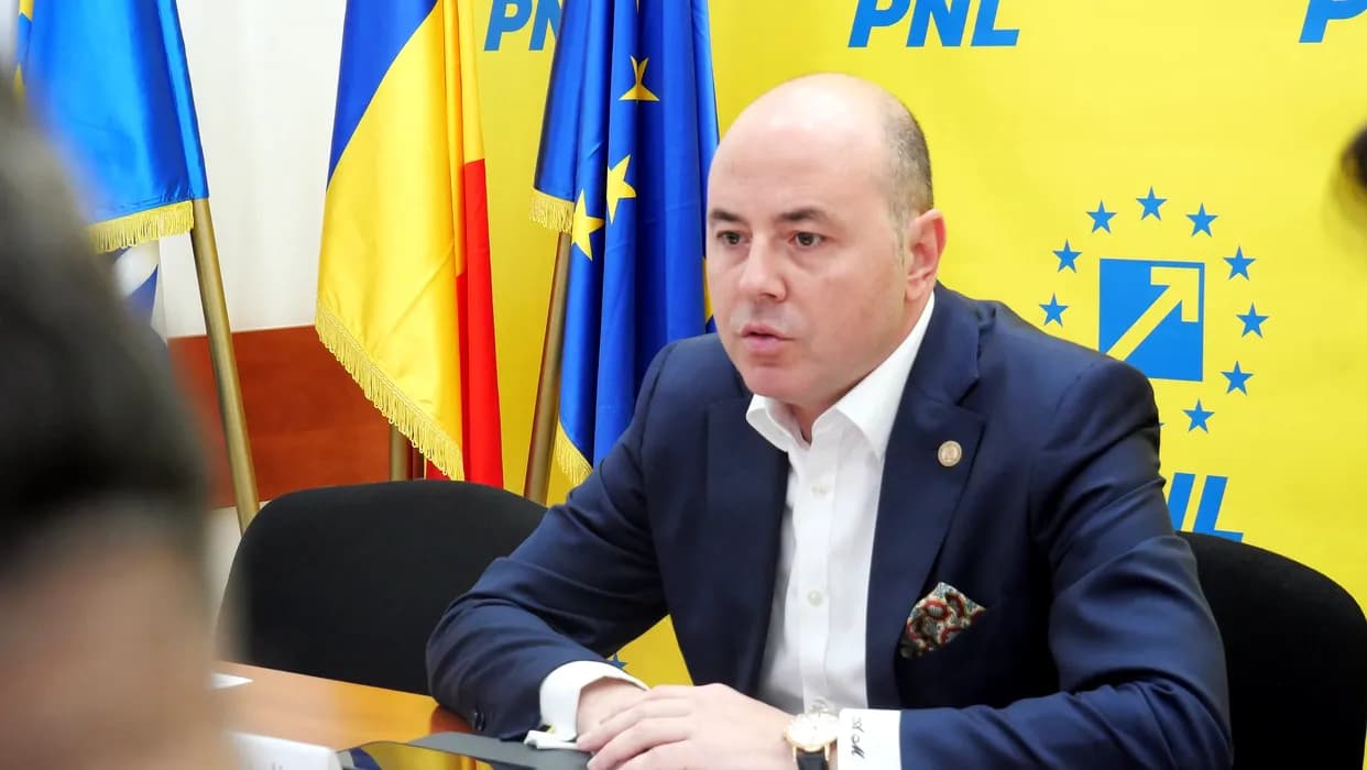 Liberalul Alexandru Muraru îl acuză pe Nicușor Dan că protejează PSD și îi cere scuze publice față de PNL