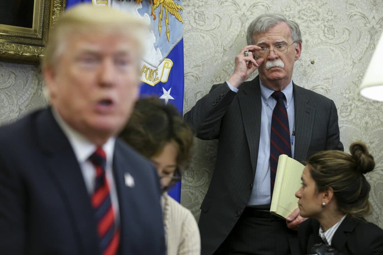 Fostul consilier pe securitate al lui Trump, devenit acum critic, a pledat vinovat pentru deținere ilegală de documente secrete