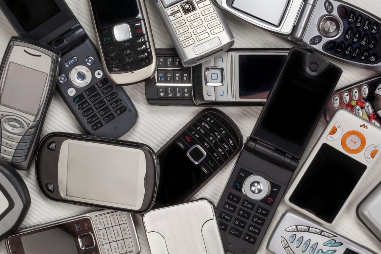 Cercetătorii reciclează telefoanele vechi și le grupează în „platforme de calcul” care funcționează ca un centru de date low-cost
