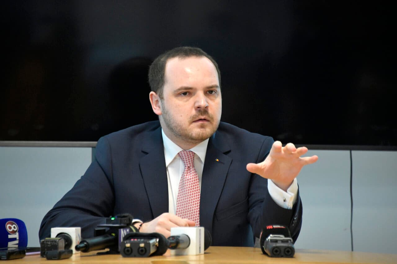 Rogobete îi mitraliază pe cei care critică descinderile DIICOT la azilele groazei din Bihor: „Multă supărare în bula virtuală mesianică”