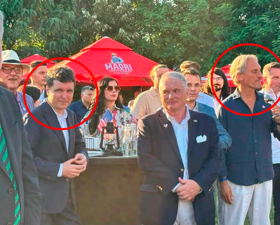 Nicușor Dan, apariție-surpriză la Snagov, de Ziua Americii, alături de Matei Păun. Evenimentul nu figurează pe agenda oficială a Președintelui. Cine l-a organizat și ce alte nume celebre au fost de față