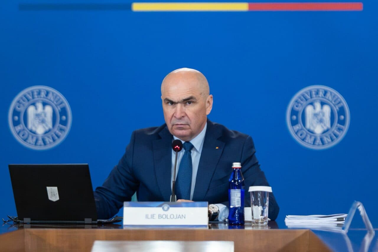 Ilie Bolojan nu vrea să răspundă la întrebările legate de „racolarea” extremiștilor din SOS și POT. Numai în ultimele săptămâni, PNL a atras patru