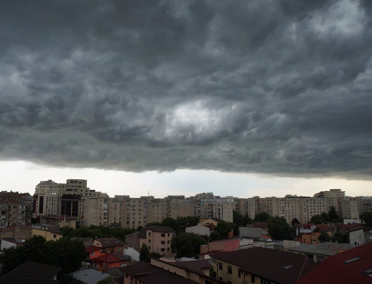 Bucureștiul se pregătește de o nouă rundă de furtuni. A fost emis un nou cod roșu pentru Capitală și zonele învecinate