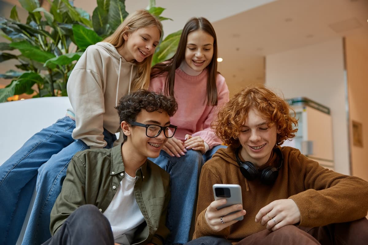 Australia înăsprește legislația ce interzice accesul copiilor la rețelele de socializare