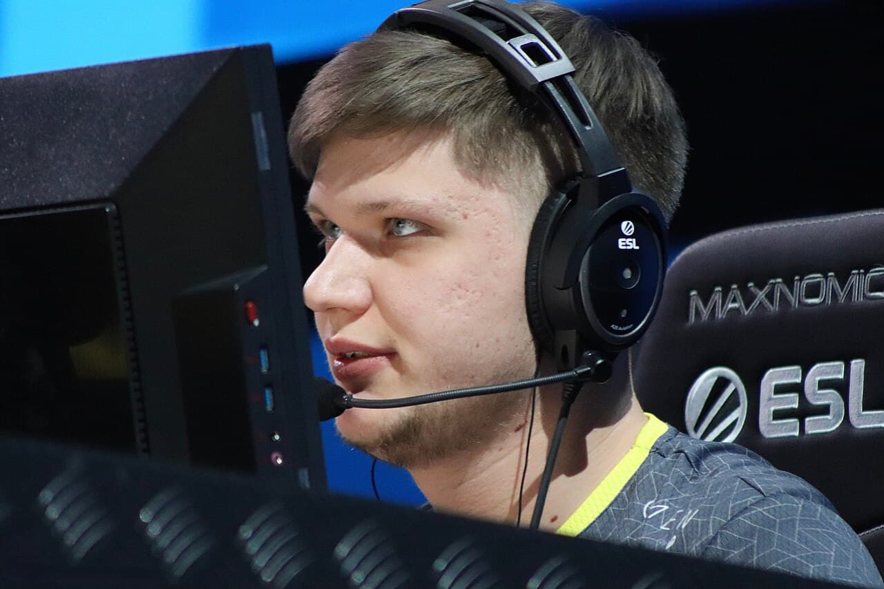 Federația Ucraineană de Esports l-a suspendat pe jucătorul de CS2 „s1mple” pentru că joacă alături de ruși