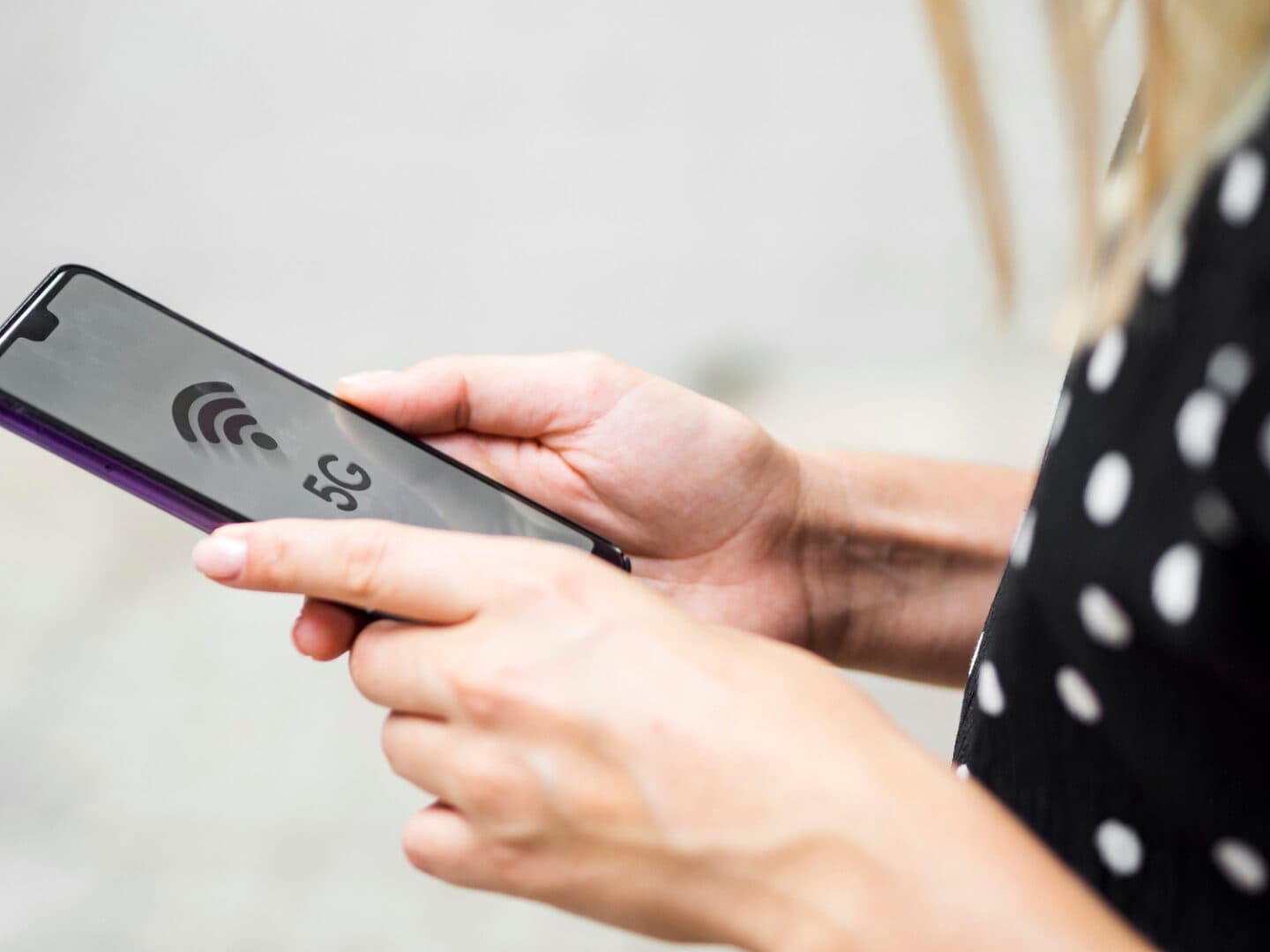 A doua cea mai mare bancă din România lansează servicii eSIM din aplicație. Cât costă 1 GB în Turcia sau SUA?