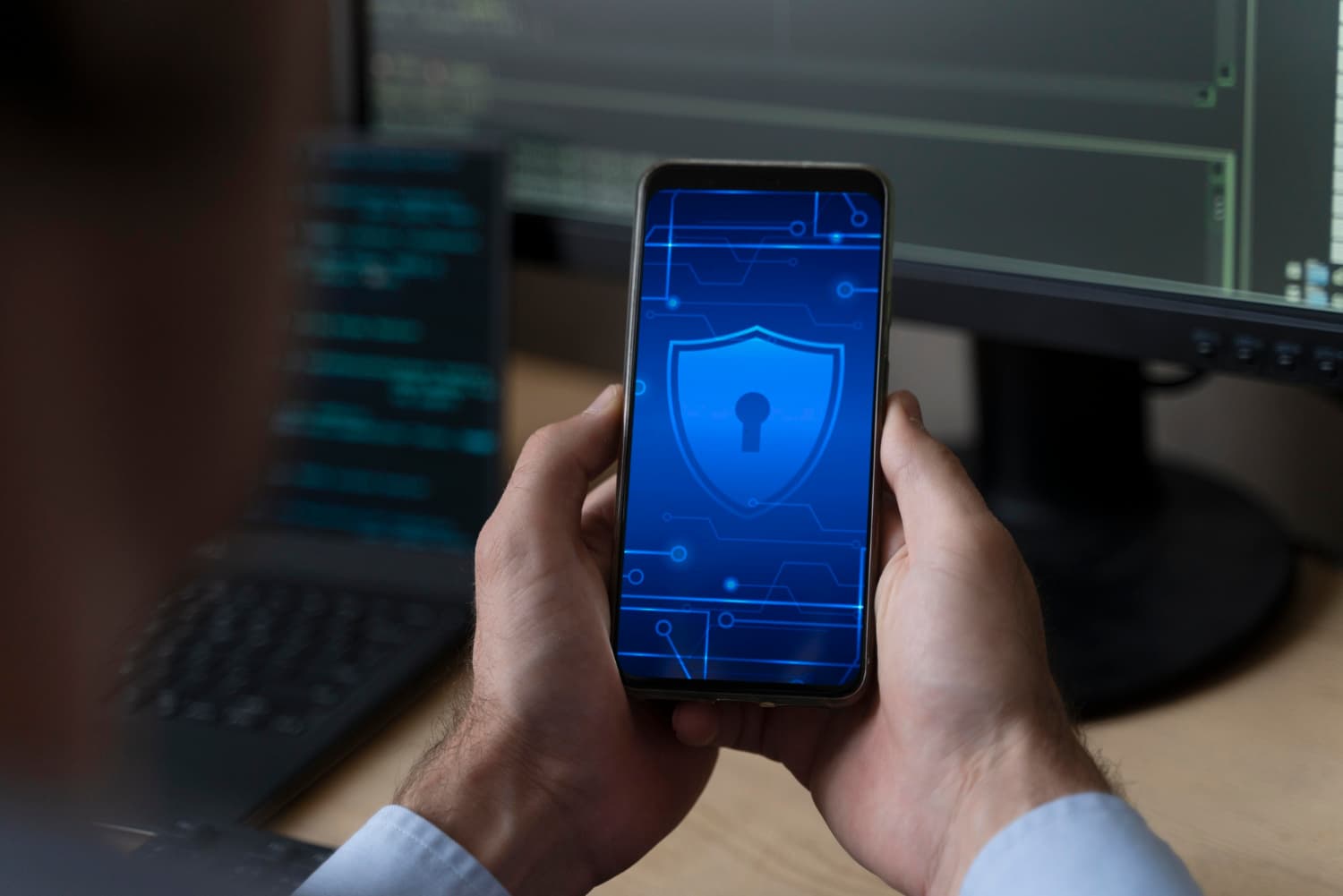 Cum fentează rușii „cortina digitală” a lui Putin: Explozie a descărcărilor de VPN-uri și telefoane „curate” pentru a scăpa de cenzură
