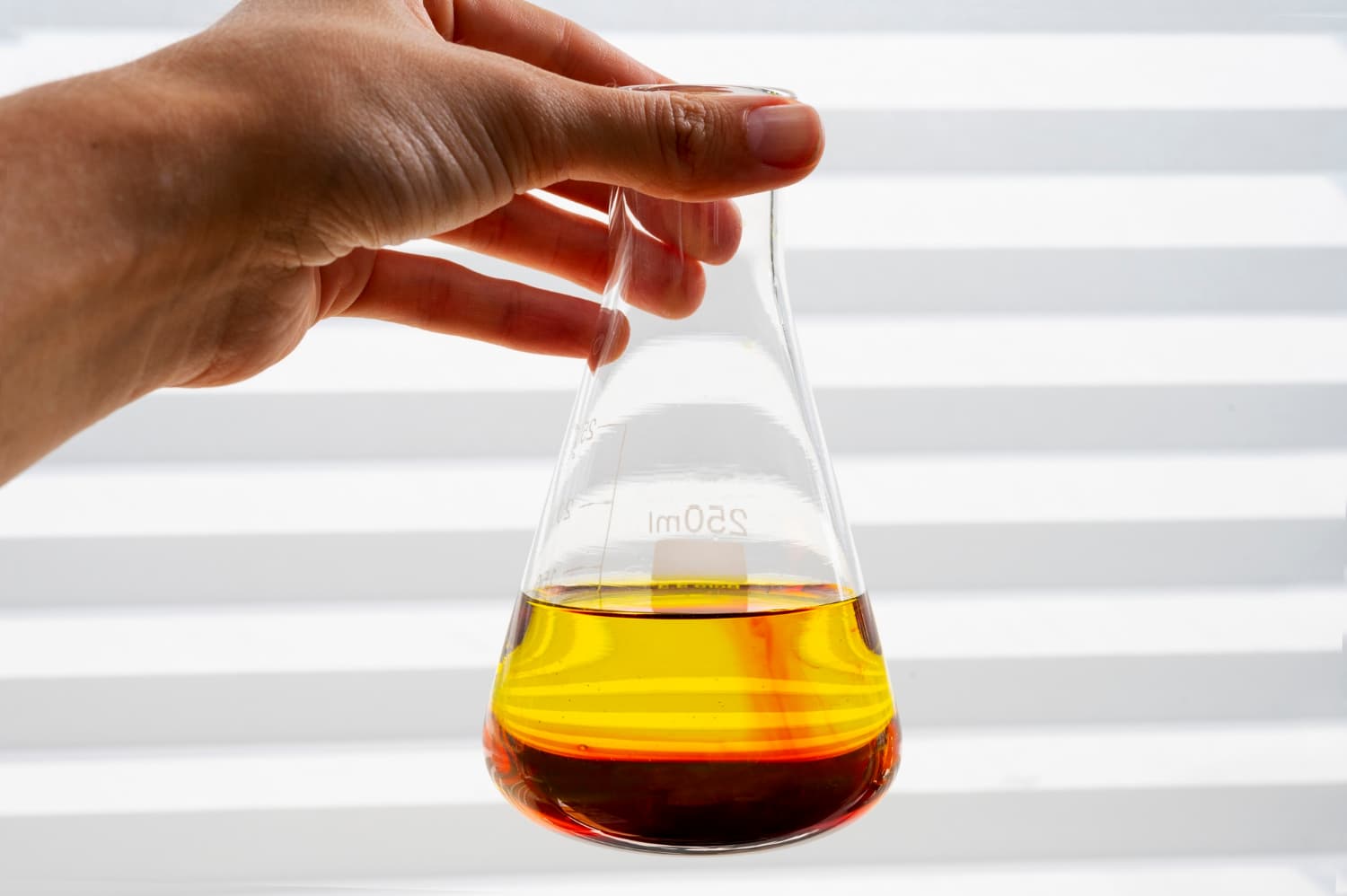 Oamenii de știință au creat un catalizator revoluționar care triplează producția de metanol din dioxid de carbon