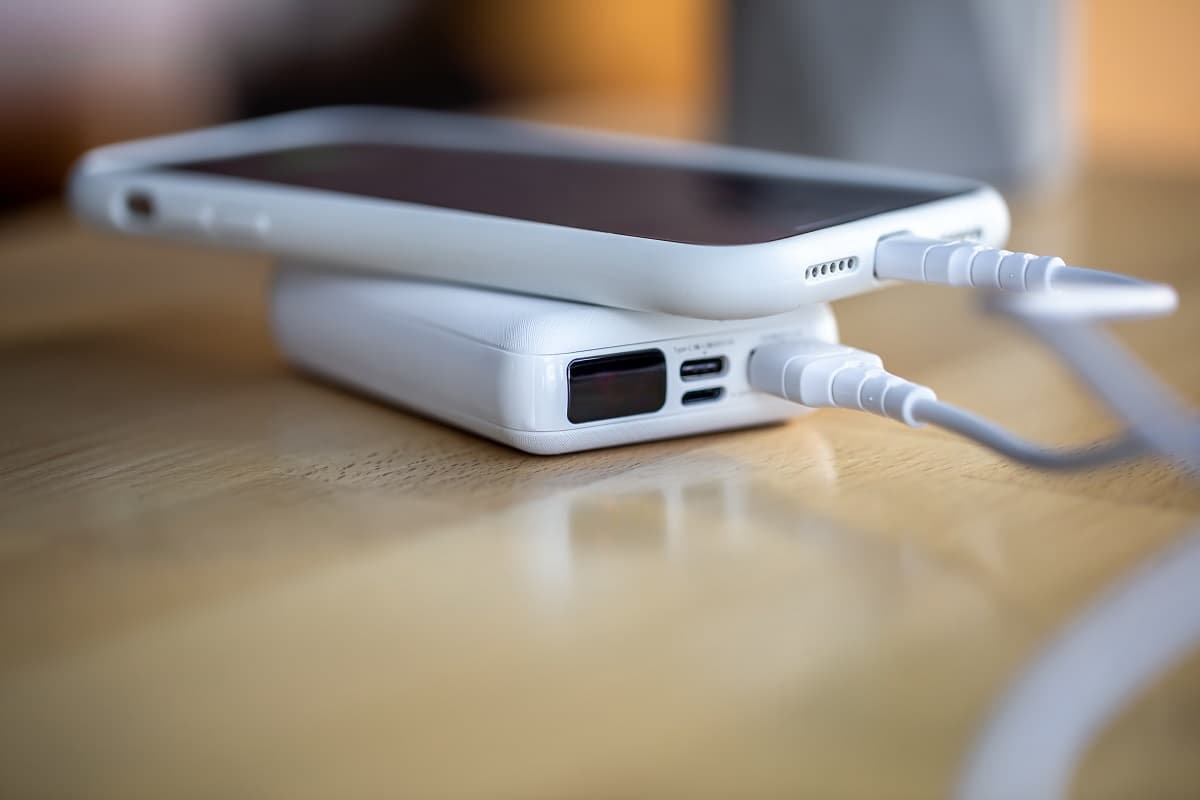 Video / Puțini utilizatori de iPhone și Nokia știu asta. Compania din spatele bateriilor a devenit astăzi un gigant al mașinilor electrice
