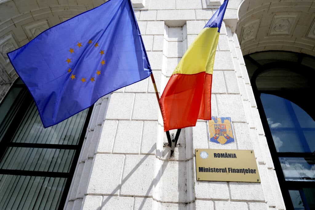 Proiectul de OUG privind reducerea accizei la motorină și instituirea contribuției de solidaritate în sectorul petrolier, pus în transparență. Cât pierde și cât câștigă statul