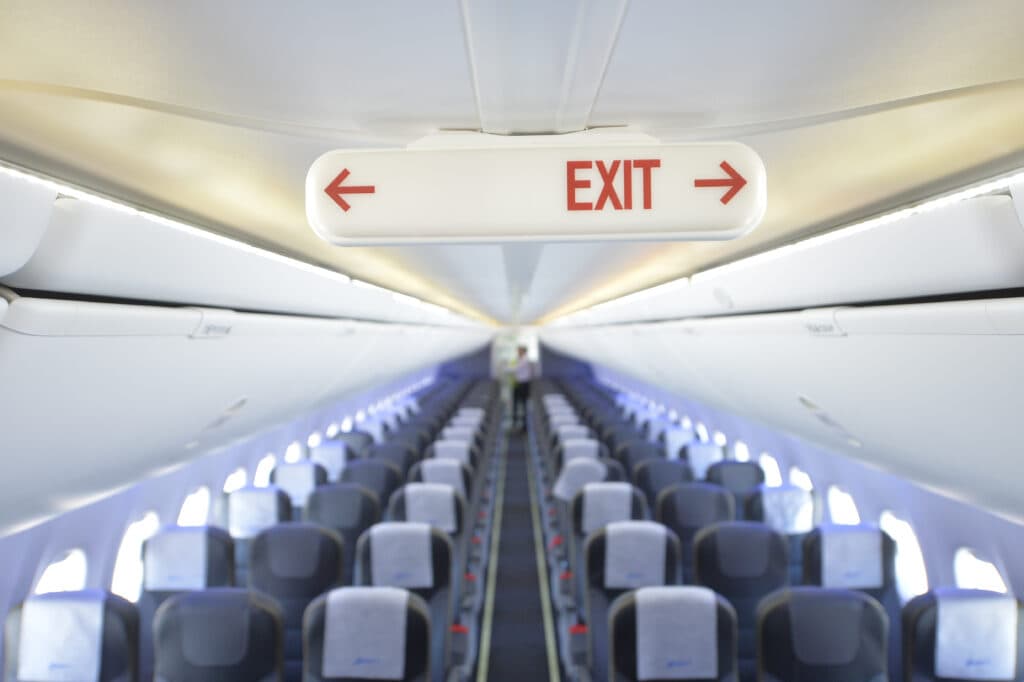 Care sunt cele mai proaste locuri într-un avion: Experții explică de ce trebuie evitate
