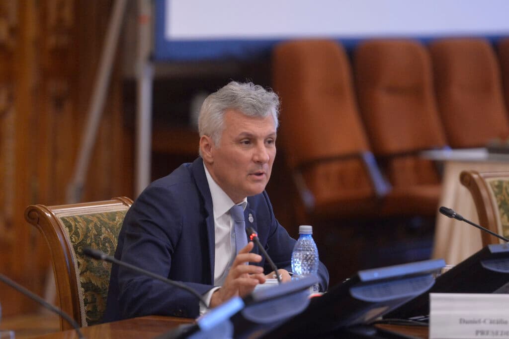 Daniel Zamfir, acuzații grave la adresa PNL: Bolojan, cu frații Micula și cu Ministerul de Finanțe ar fi împărțit banii din Fondul de rezervă pe un șervețel