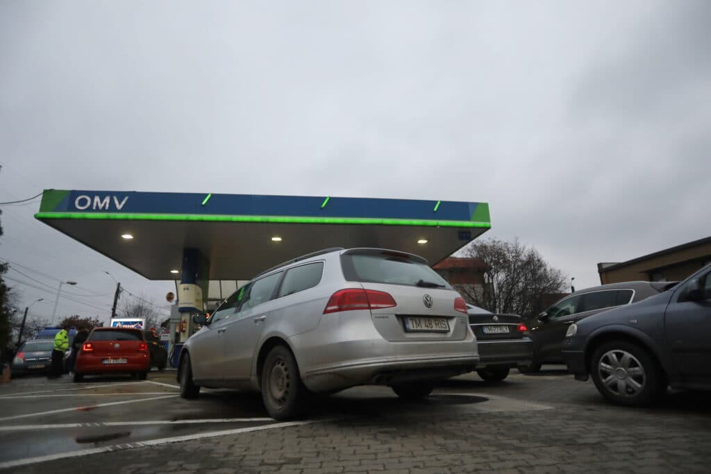Motorina, mai scumpă pe drumul spre mare: șoferii plătesc mai mult pe Autostrada Soarelui decât în alte orașe din țară