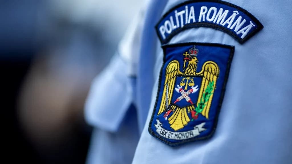 Scene de groază înt-un sat din Timiș: Un bărbat și-a amenințat tatăl și copiii cu un cuțit. Polițiștii au chemat un negociator