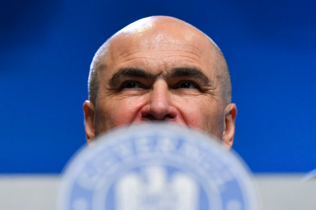 Cum se delectează premierul Bolojan? Cartea pe care a cumpărat-o ultima oară când a intrat într-o librărie
