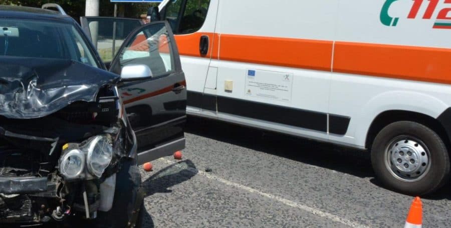 Impact între două mașini în Cluj: una a ajuns pe trotuar unde a lovit mortal o femeie