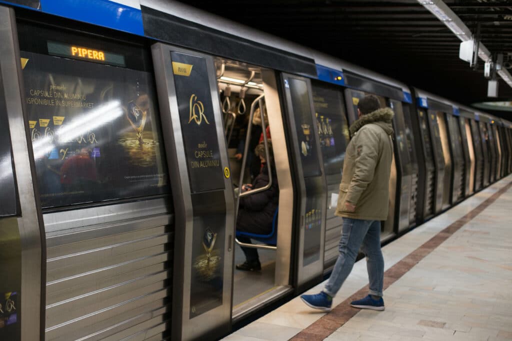 Metrorex are 12 trenuri noi Alstom, dar niciunul nu circulă: întârzieri, teste blocate și penalități de zeci de milioane
