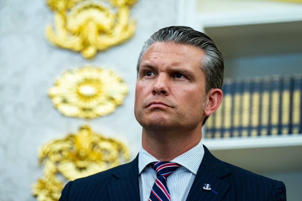 Șeful Pentagonului, acuzat că ar fi vrut investiții în sectorul militar înainte de războiul cu Iranul