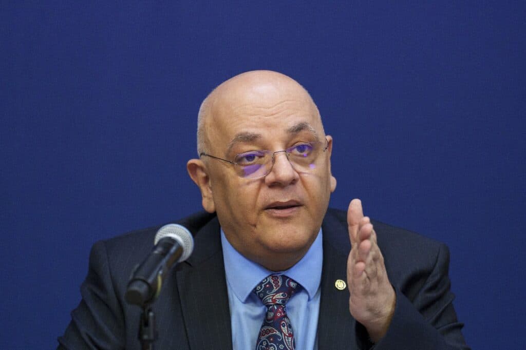 Raed Arafat, despre drona explodată într-un bloc din Galați: Populația trebuie să înțeleagă că acest risc, totuși, există. Îi îndeamnă pe cetățeni să nu-și dezactiveze RO-Alert