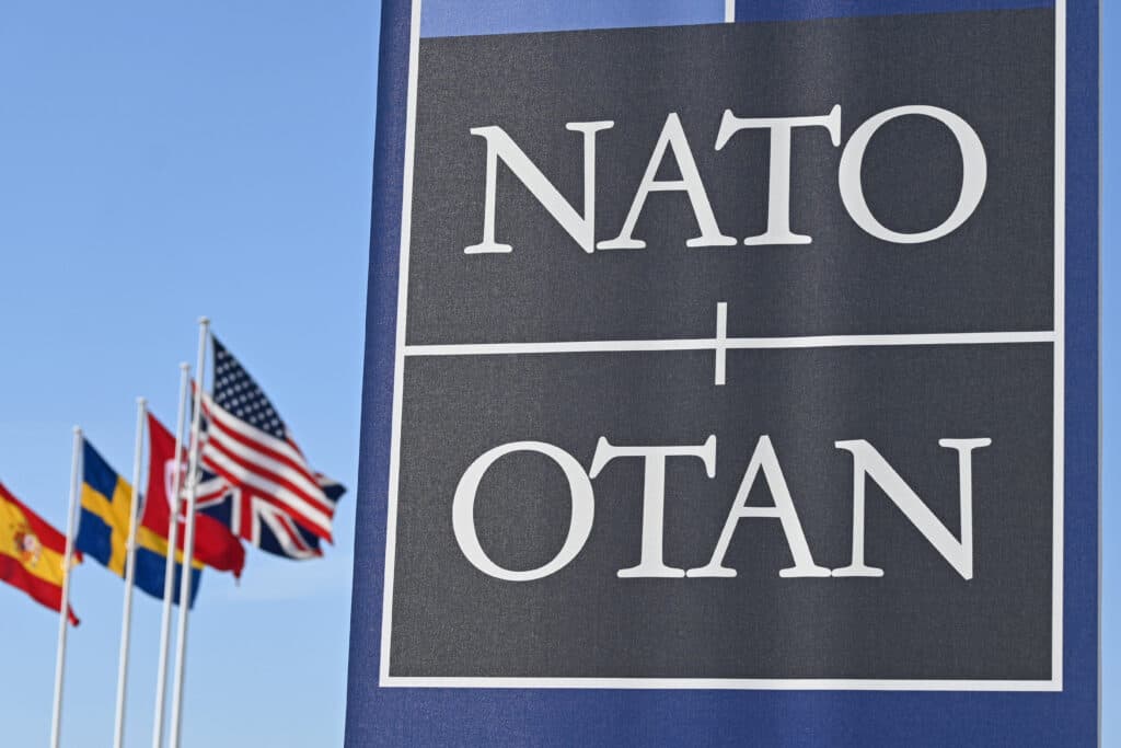 Plan discutat în NATO: arme nucleare americane mai aproape de Rusia
