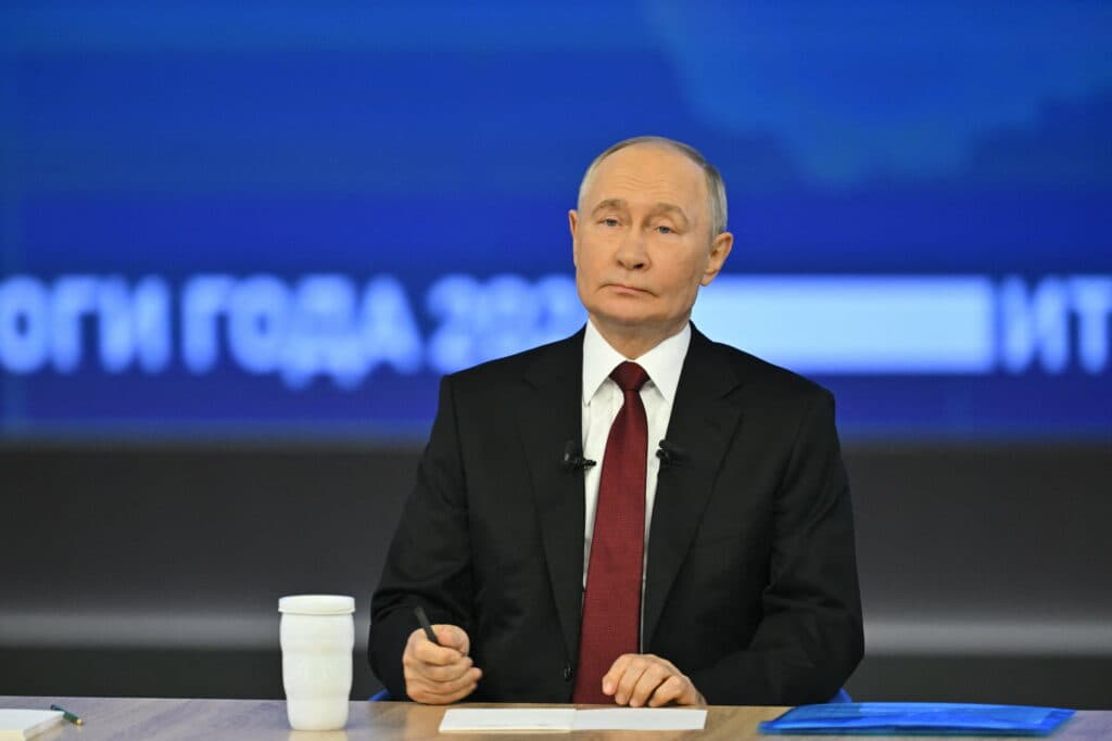 „Mr Nobody Against Putin” a luat Oscarul: povestea profesorului rus care a filmat propaganda de război, cel mai bun documentar