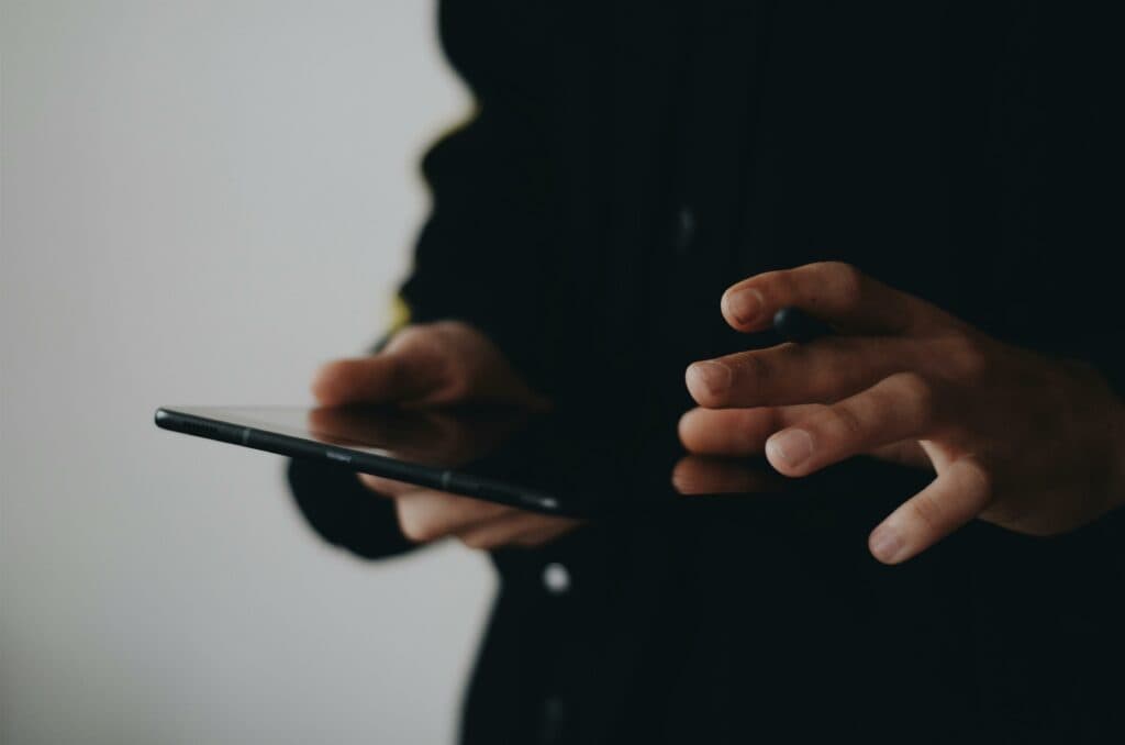 O țară a interzis utilizarea smartphone-urilor de către funcționarii guvernamentali