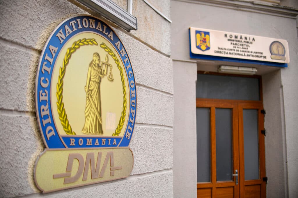 Fosta directoare a DSP Brașov, trimisă în judecată. Îi anunța pe angajații Spitalului Județean când au loc controale