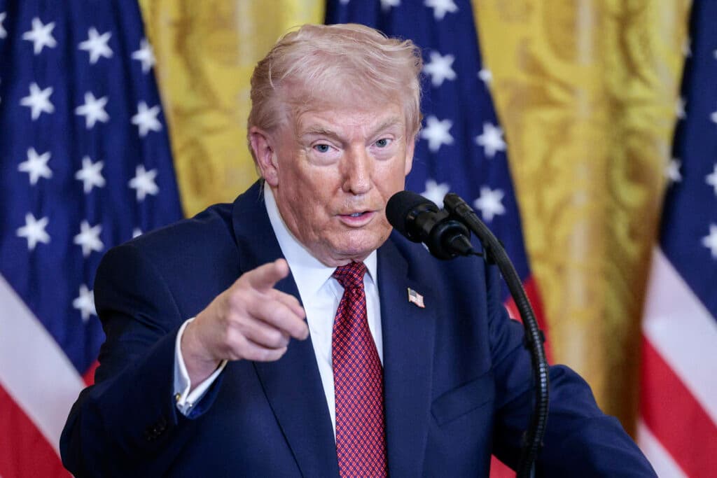 Trump anunță tarife de până la 100% pentru unele medicamente importate