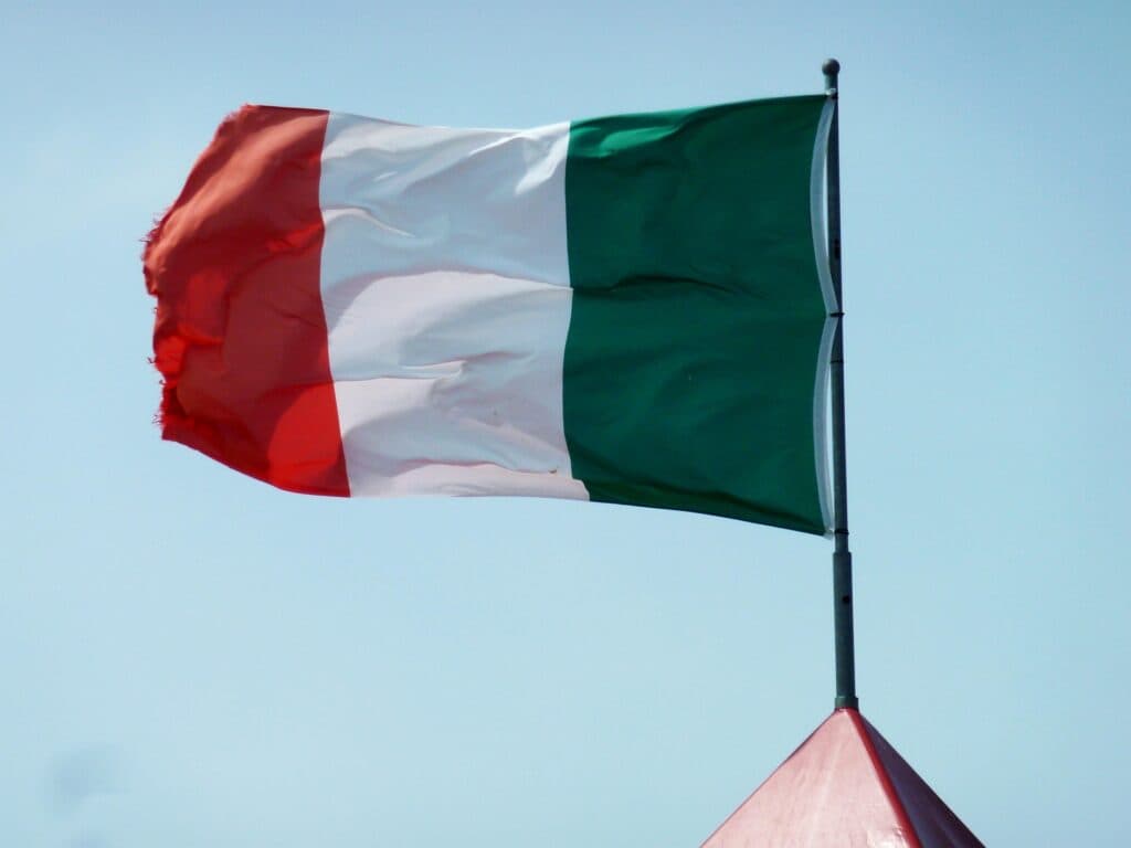 VIDEO UPDATE/Italia: şapte persoane rănite după ce o maşină a intrat în mulţime în centrul oraşului Modena