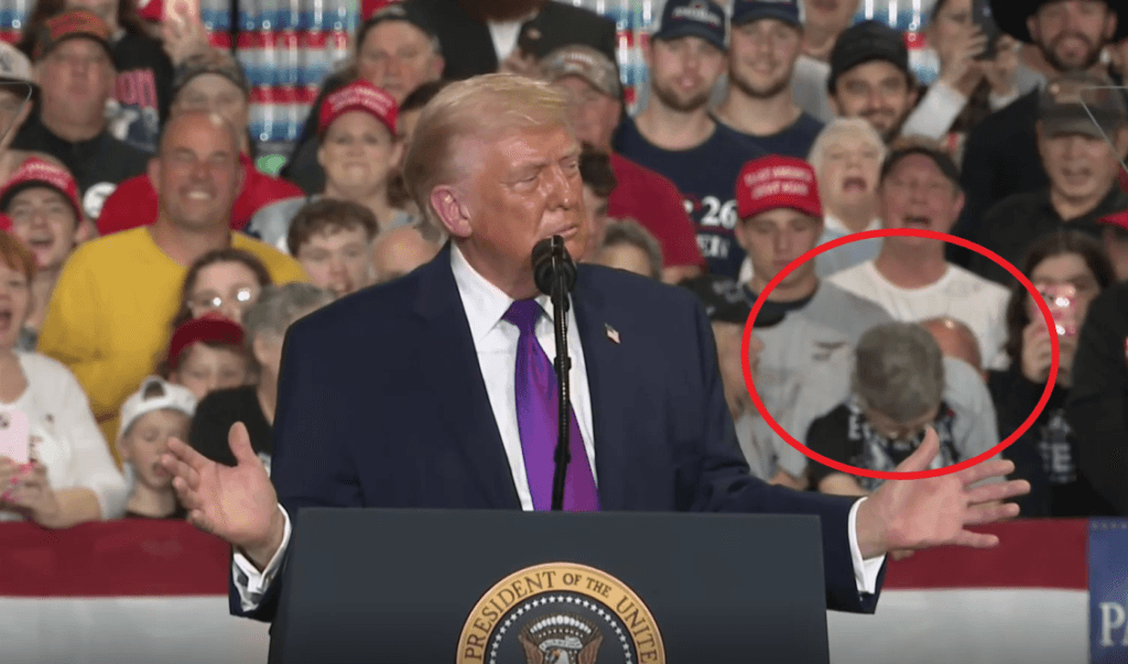 VIDEO Discursul lui Donald Trump, întrerupt după o urgență medicală