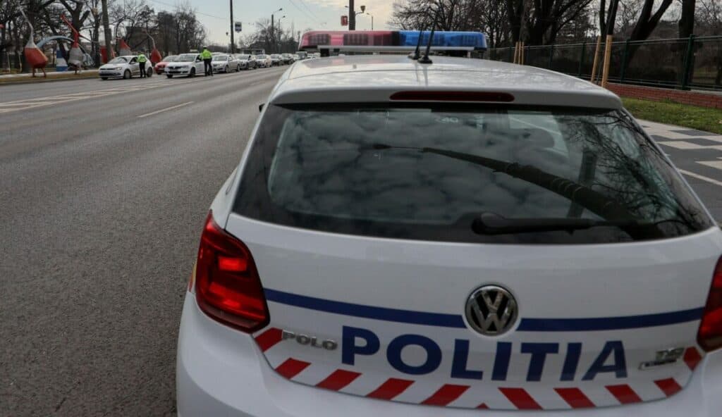 Doi băieți de 14 și 16 ani, acuzați că au violat o fată de 13 ani, reținuți