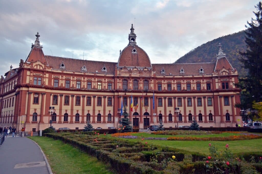 Brașov: Palatul Administrativ, clădire cu risc seismic, va fi reabilitat cu fonduri de la Ministerul Dezvoltării